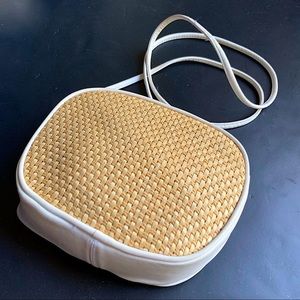 w i c k e r :: Vintage Mod Boho Leather Straw Crossbody Purse